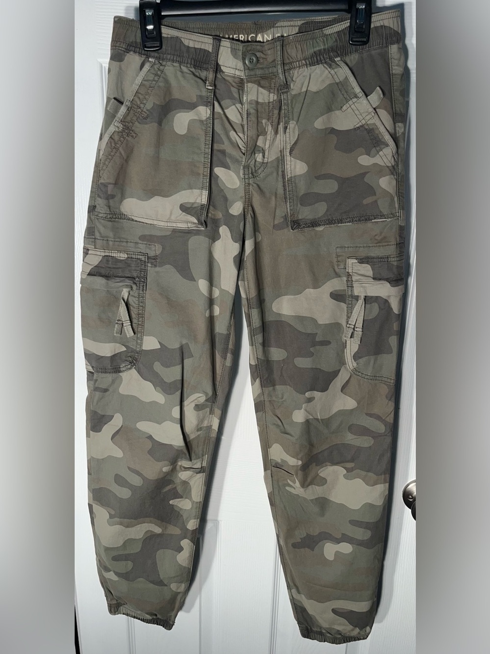American Eagle Camouflage Cargo Jogger Womenβs 4 Long Green Streetwear Like New